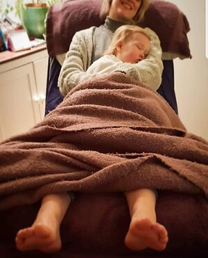 Maternity & postnatal osteopathy & support. Postnatal reflexology 